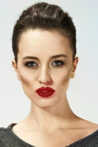 Güneş Zavrak Pis Yedili dizisi oyuncusu