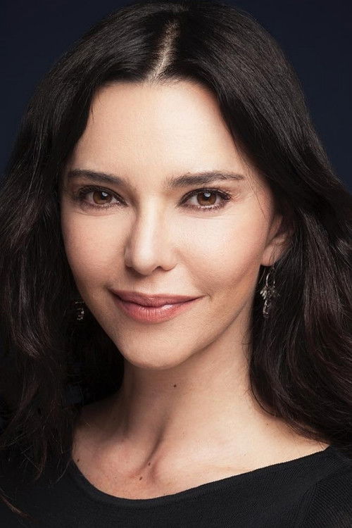 Hande Ataizi oyuncu fotoğrafı