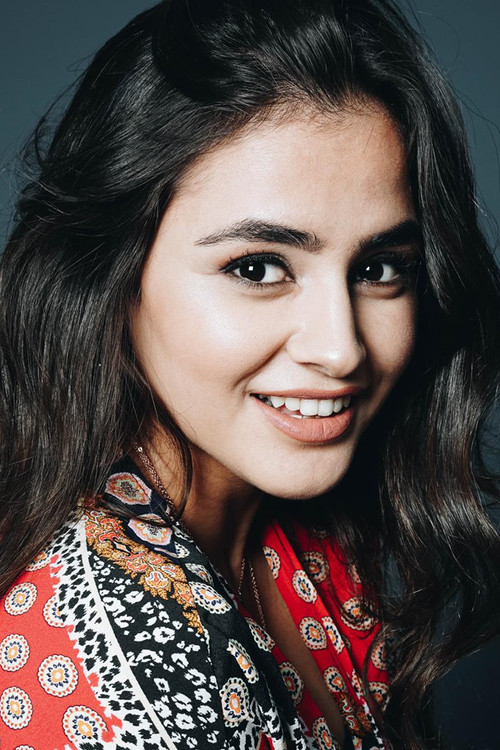 Hazal Çağlar oyuncu fotoğrafı