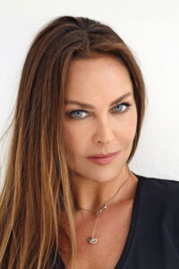 Hülya Avşar Masumiyet dizisi oyuncusu