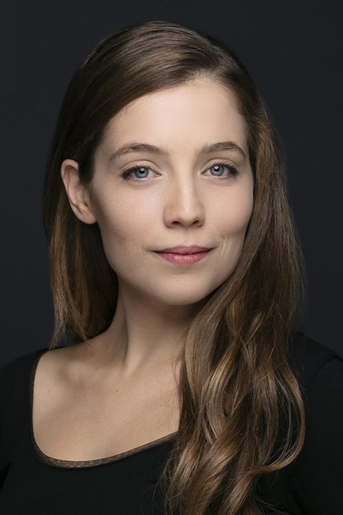 İdil Sivritepe oyuncu fotoğrafı