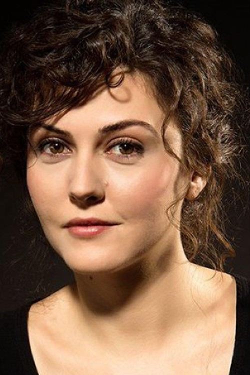 İdil Yener oyuncu fotoğrafı