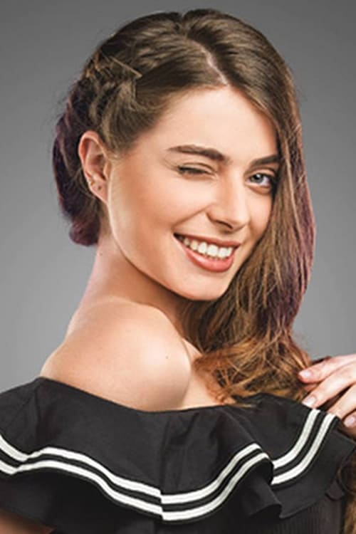 İlay Erkök oyuncu fotoğrafı