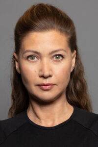 Nihan Özcan Aşkın Dağlarda Gezer dizisi oyuncusu