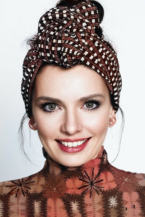 Nil Karaibrahimgil oyuncu fotoğrafı