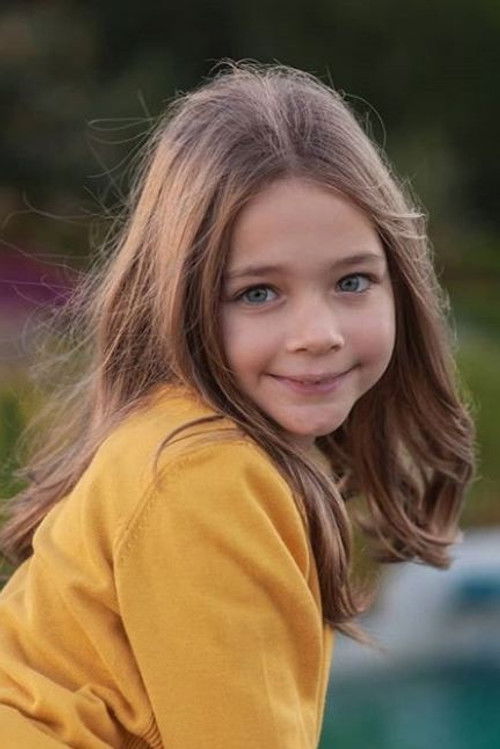 Nisa Sofiya Aksongur oyuncu fotoğrafı