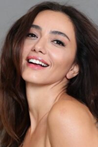 Öykü Gürman Urfalıyam Ezelden dizisi oyuncusu