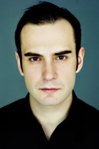 Özbek Yıldız Kırgın Çiçekler dizisi oyuncusu