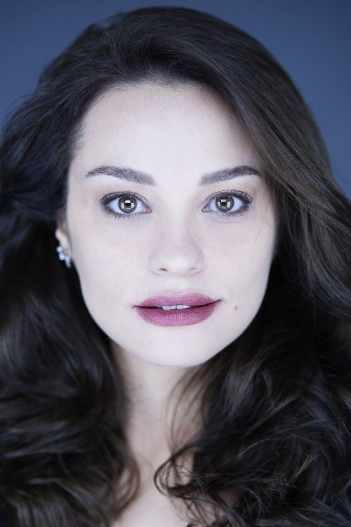 Özge Sezince Varley oyuncu fotoğrafı