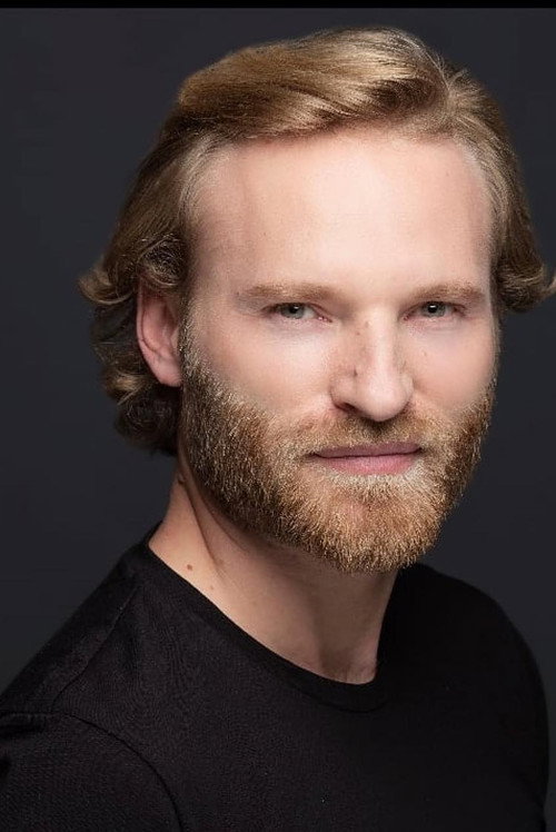 Özgür Atasoy oyuncu fotoğrafı