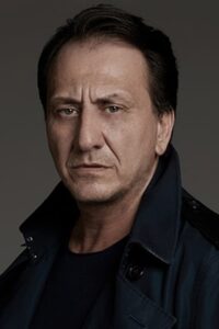 Özgür Ozan Ruhsar dizisi oyuncusu