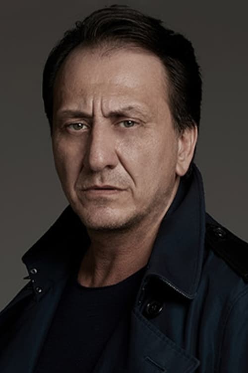 Özgür Ozan oyuncu fotoğrafı