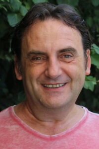 Özkan Aksu İki Aile dizisi oyuncusu