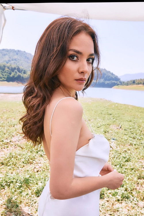 Özlem Maden oyuncu fotoğrafı