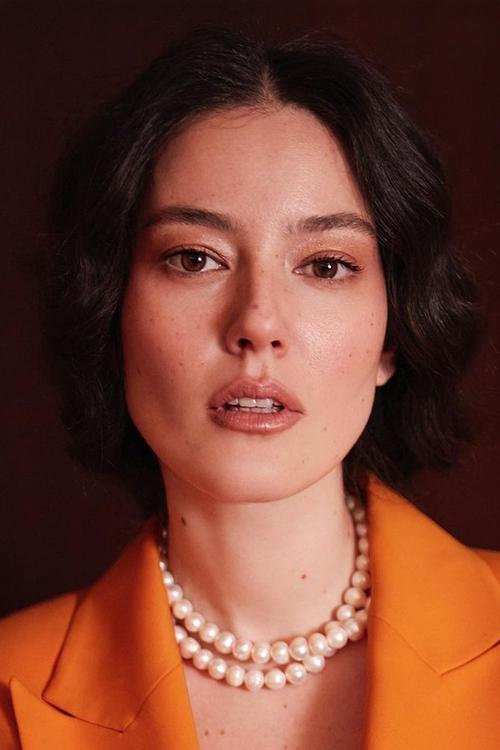 Pelin Akil oyuncu fotoğrafı