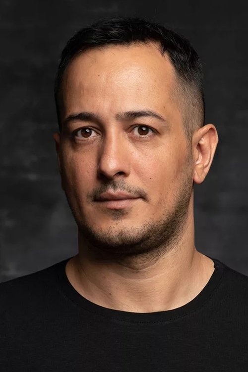 Sarp Apak oyuncu fotoğrafı