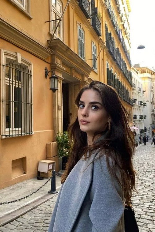 Selen Özbayrak oyuncu fotoğrafı