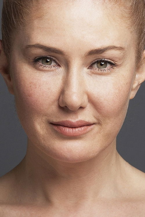 Şenay Kösem oyuncu fotoğrafı