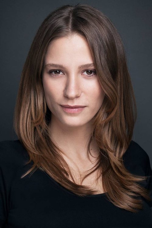 Serenay Sarıkaya oyuncu fotoğrafı