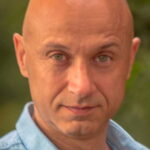Suat Güzey