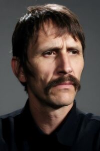 Süheyl Eğriboz Bücür Cadı dizisi oyuncusu