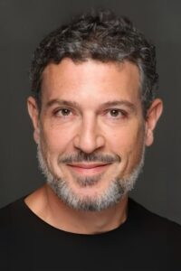 Toprak Sergen Kara Melek dizisi oyuncusu