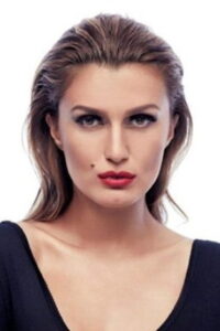 Tuğba Özay Zehirli Çiçek dizisi oyuncusu