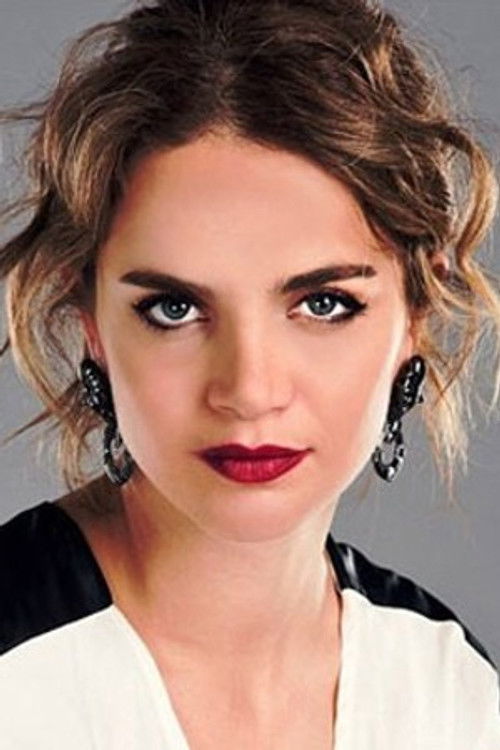 Tuğçe Kazaz oyuncu fotoğrafı