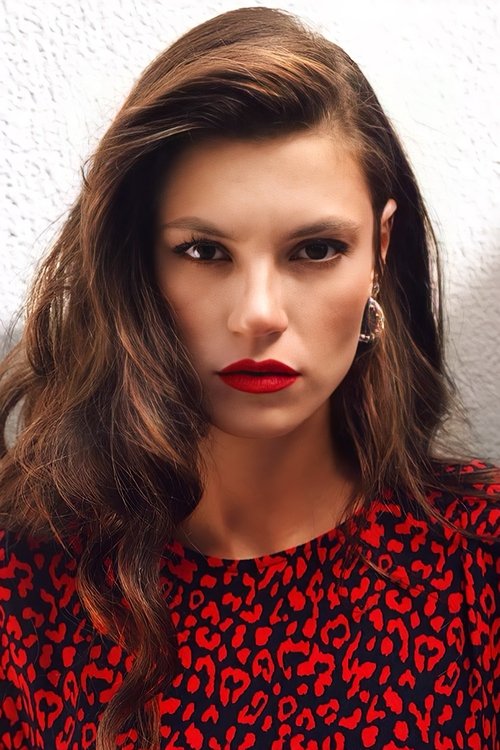 Yüsra Geyik oyuncu fotoğrafı