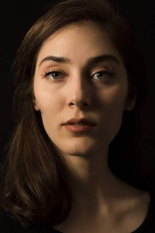 Zümre Meğreli oyuncu fotoğrafı