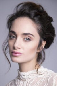 Denise Capezza Uçurum dizisi oyuncusu
