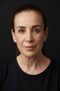 Elif Baysal Umutsuz Ev Kadınları dizisi oyuncusu