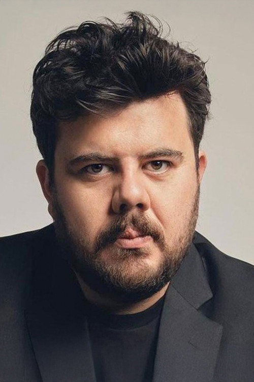 Eser Yenenler oyuncu fotoğrafı