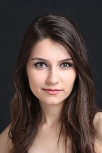 Esra İşgüzar İffet dizisi oyuncusu