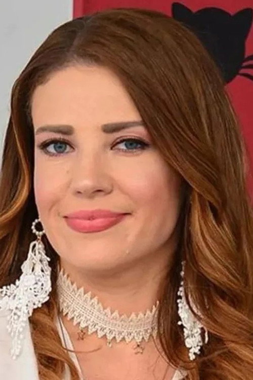 Esra Sönmezer oyuncu fotoğrafı