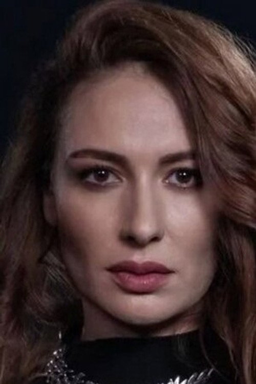 Gamze İğdiroğlu oyuncu fotoğrafı