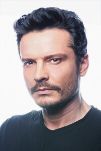Hakan Eratik Geniş Zamanlar dizisi oyuncusu