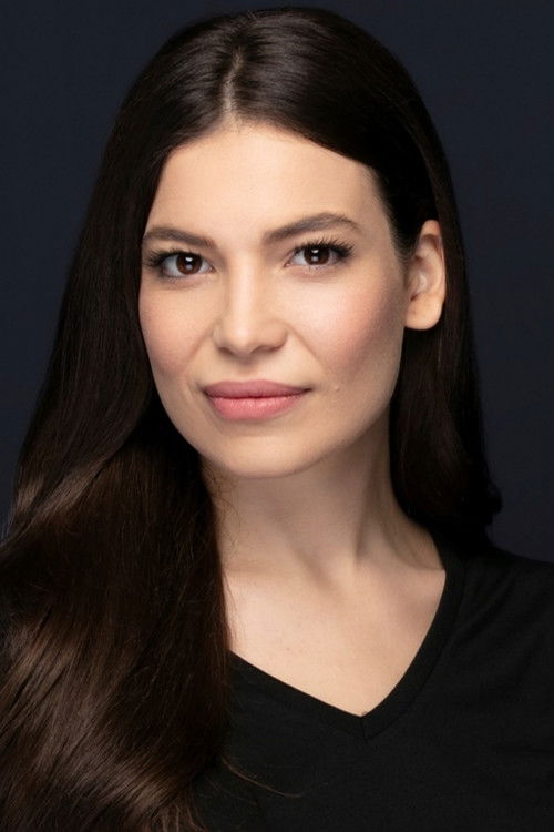 Hazal Erişkin oyuncu fotoğrafı