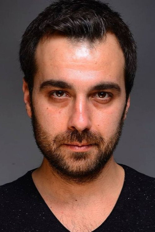 Mesut İzgi oyuncu fotoğrafı