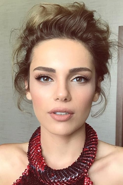 Yağmur Tanrısevsin oyuncu fotoğrafı