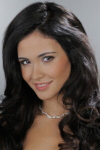 Zeynep Sever Demirel Seksenler dizisi oyuncusu