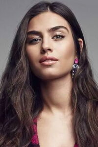 Amine Gülşe oyuncu fotoğrafı