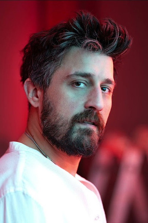 Mert Carim oyuncu fotoğrafı