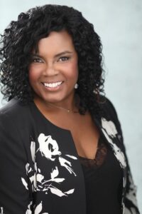 Angela Moore FROM dizisi oyuncusu